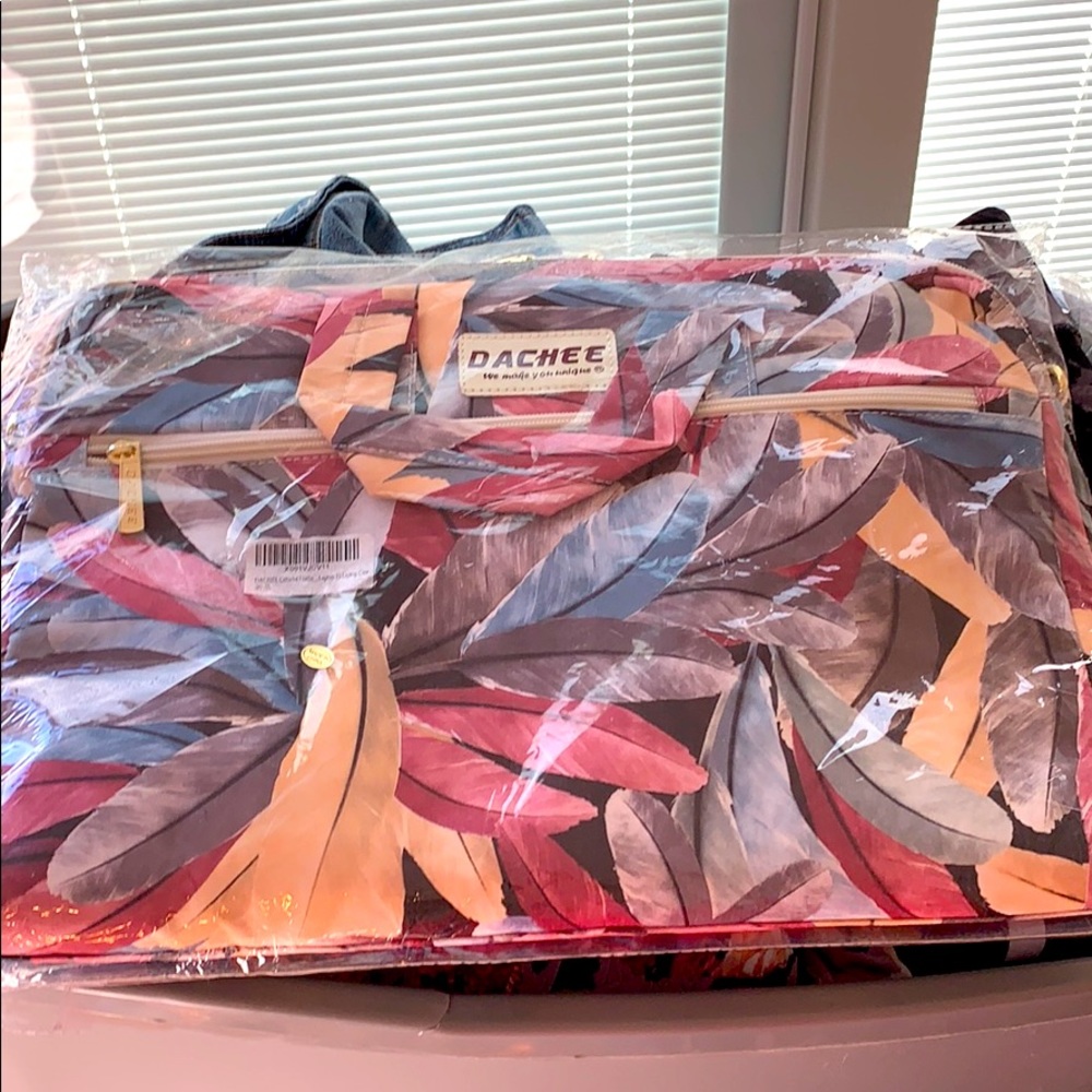 Dachee computer laptop bag/case. Feather design